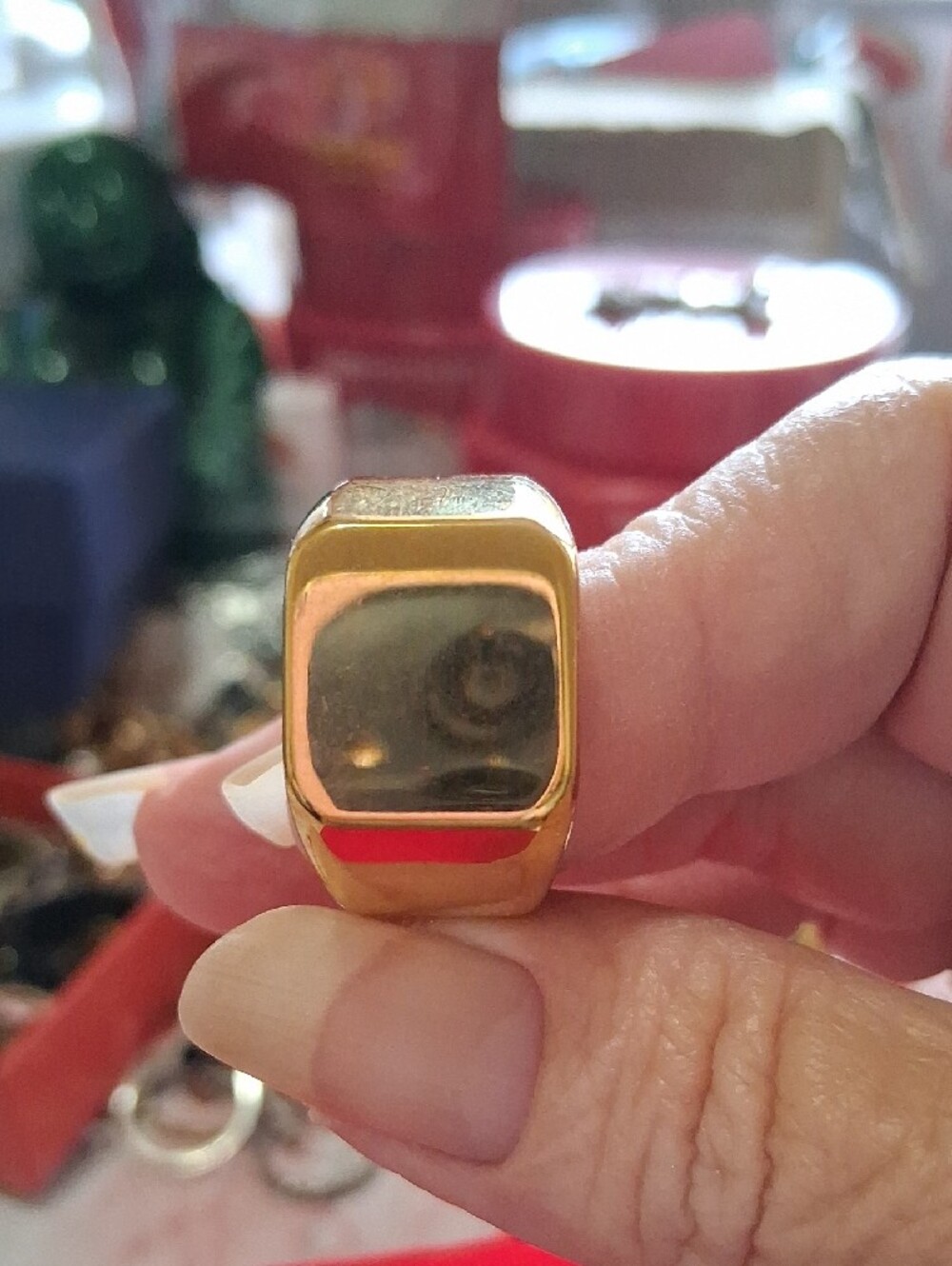 Source Unknown Gold Men's Signet and Band Ring Set on Red - Picture 3 of 5